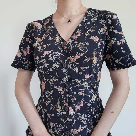 Vintage 90s short-sleeved button-up dainty floral maxi dress - Picture 3 of 16